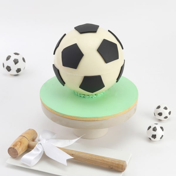 Football Pinata Cake (1 Kg)
