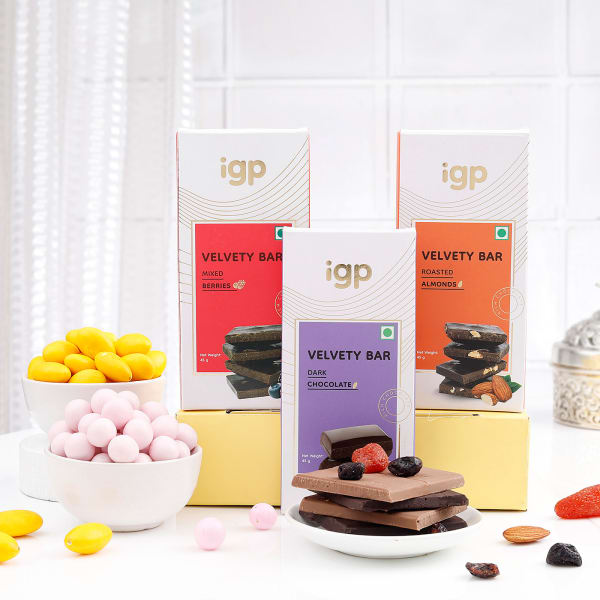 Fruity Dragees And Chocolates Gift Pack