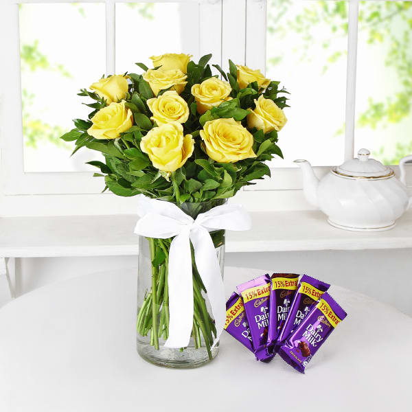 Glass Vase of 10 Roses with Chocolates