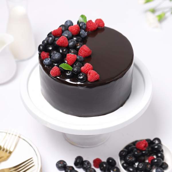 Glossy Chocolate Berry Cake (1 Kg)