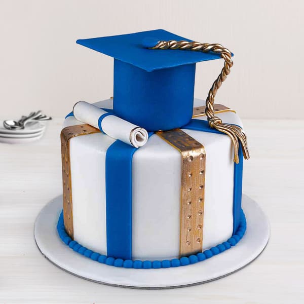 Graduation Fondant Cake (3.5 Kg)