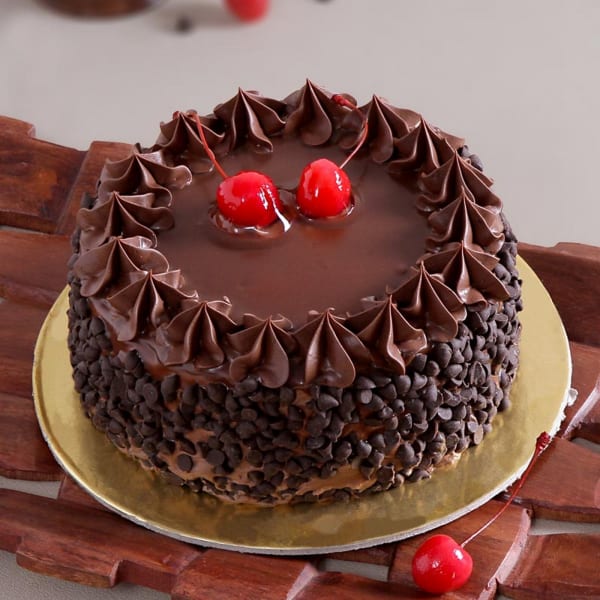 Half Kg Round Chocolate Cake with Chocolate Chips & Cherry Toppings
