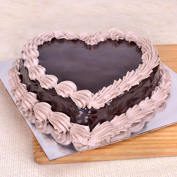 Heart Shaped Chocolate Cake (Half Kg)