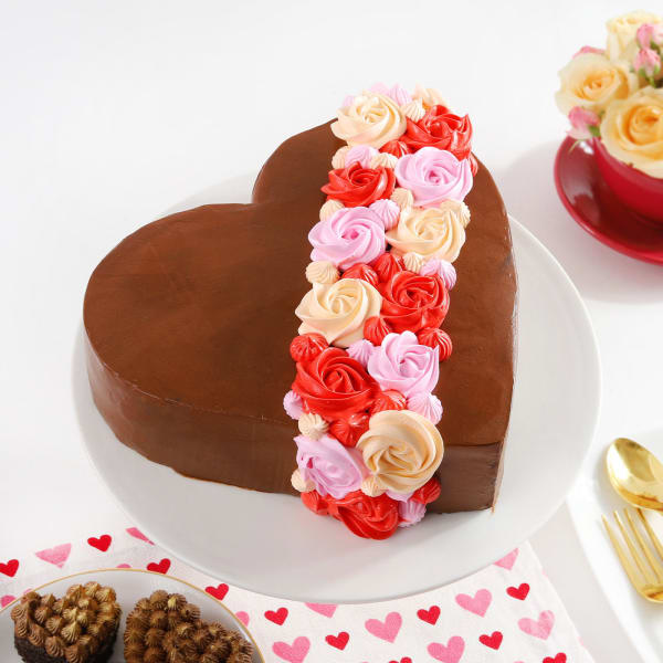 Heart Shaped Chocolate Rosette Cake (500gm)