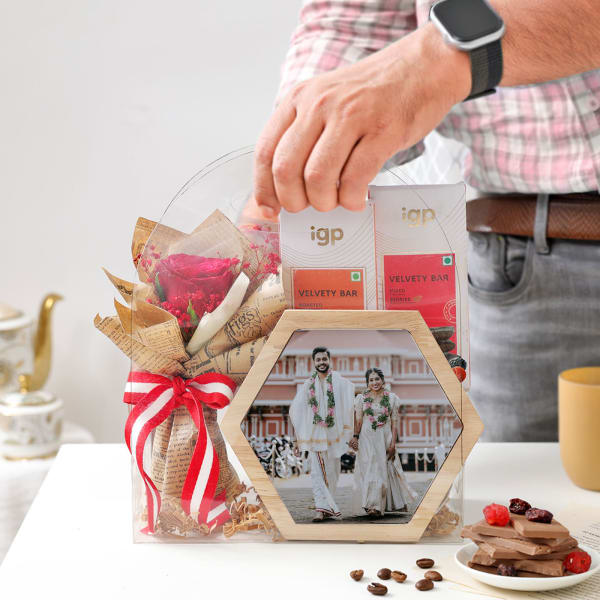 Heartfelt Delight Personalized Wedding Hamper