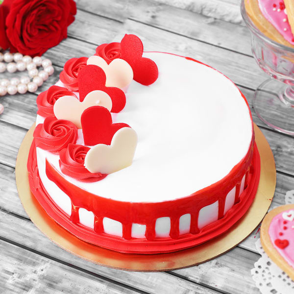 Hearts Galore Valentine Strawberry Fresh Cream Cake (1 kg)