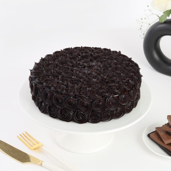Indulgent Chocolate Rosette Cake (Half Kg)
