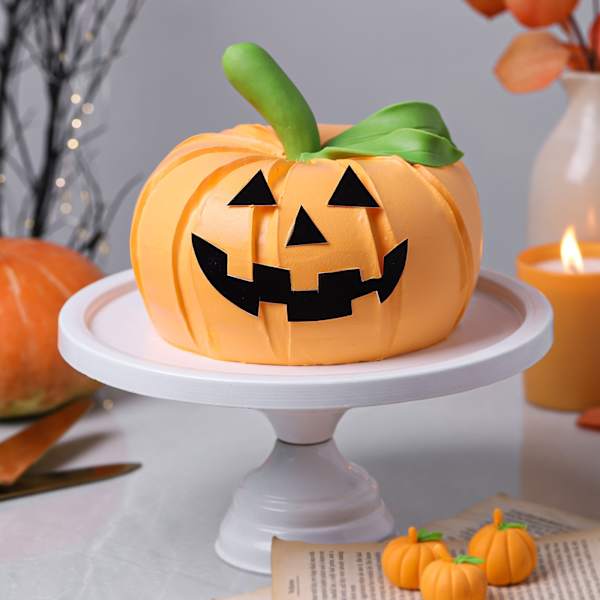 Jack-O-Lantern Pumpkin Cake (750 Gm)