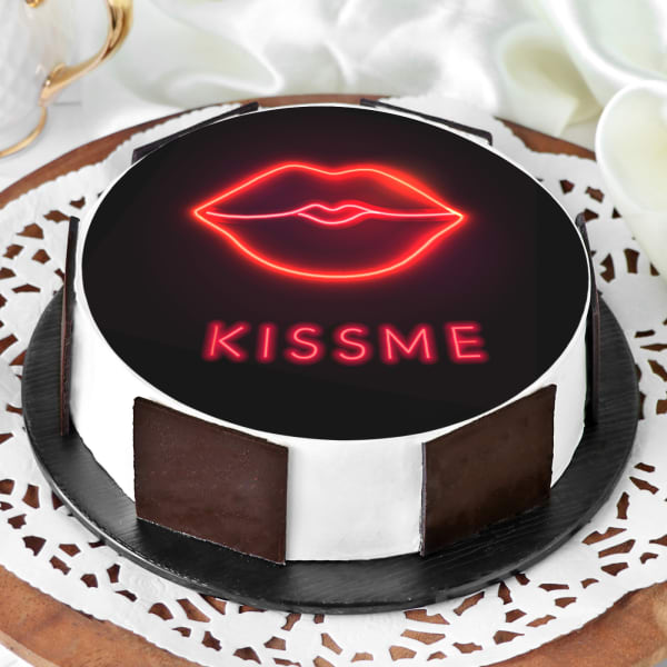 Kiss Me Cake (Half Kg)
