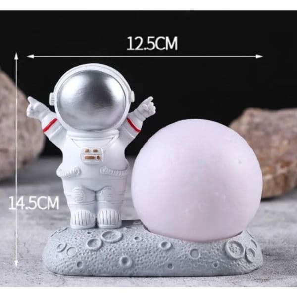 Buy/Send Lamp Astronaut With Moon Single Piece Online | IGP | JVS1217089