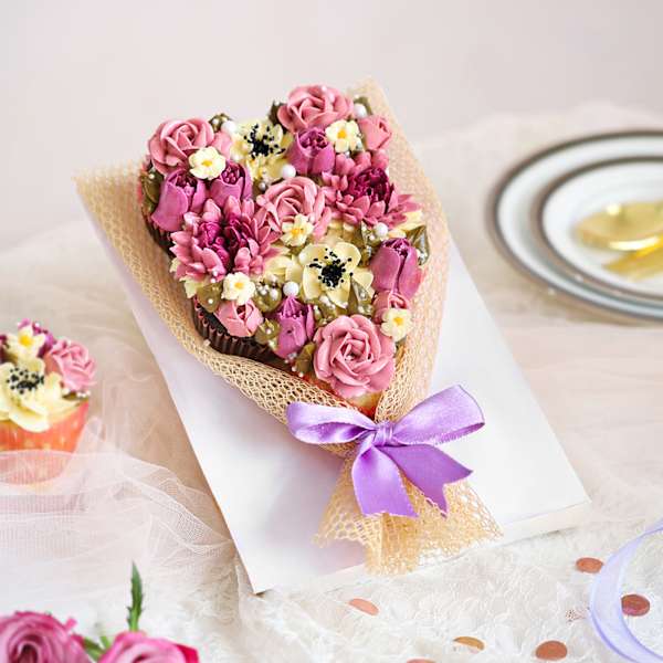 Lilac Buttercream Cupcakes Bouquet