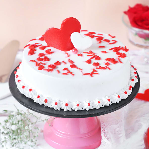 Love Hearts Fresh Cream Valentine Cake (Half kg)