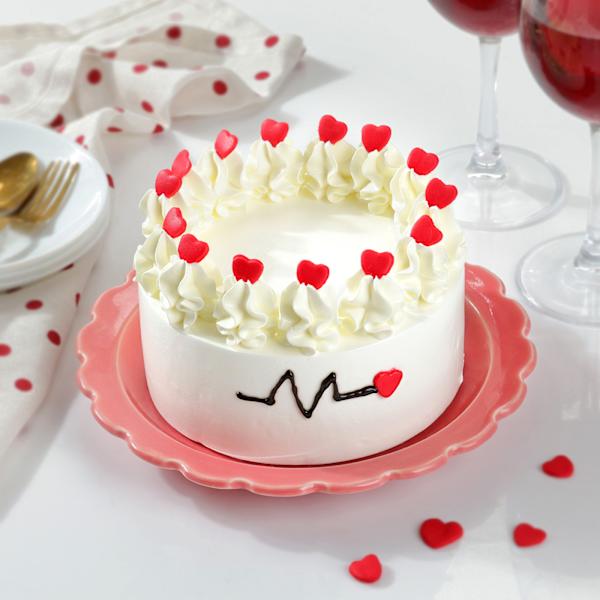 Love Pulse Swirl Cake