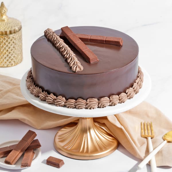 Lucious Kitkat Chocolate Cake (500 gm)