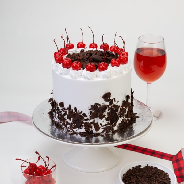 Luscious Ultimate Black Forest Cake (1 Kg)
