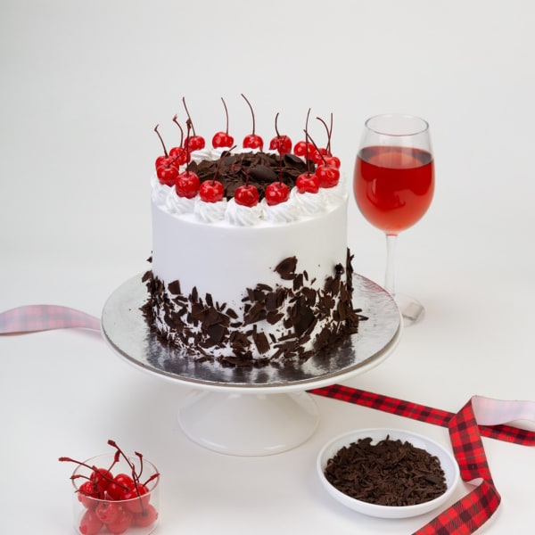 Luscious Ultimate Black Forest Cake (2 Kg)