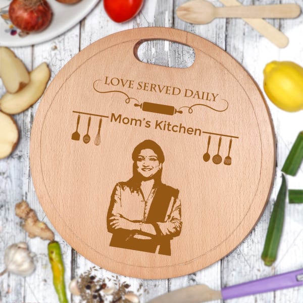 Mom's Kitchen Personalized Wooden Chopping Board