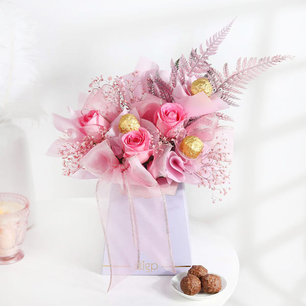 Buy/Send Mother's Day Rosy Delight Bouquet Online IGP JVS1205587
