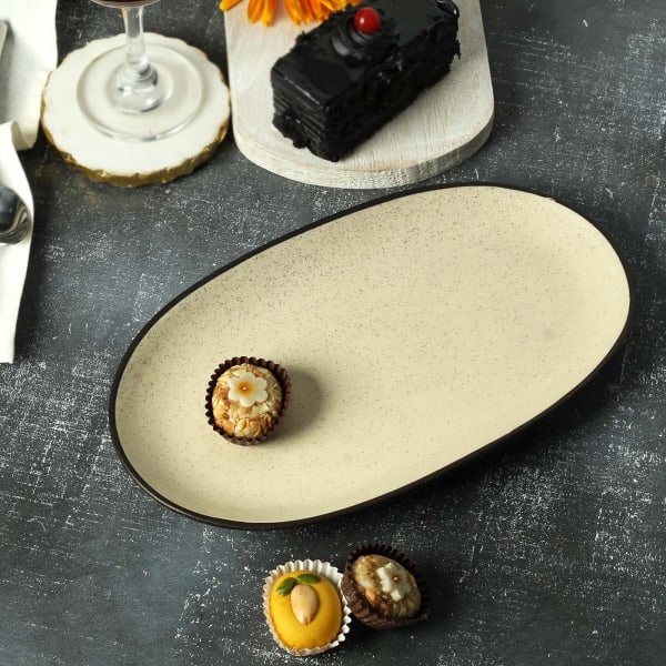 Oval Ceramic Plate in Terrazzo Texture