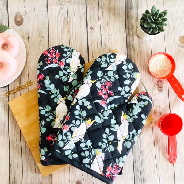 Buy/Send Oven Mitts Online IGP JVS1218668