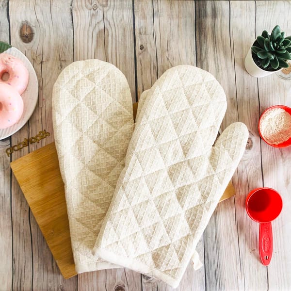 Buy/Send Oven Mitts Online IGP JVS1218672