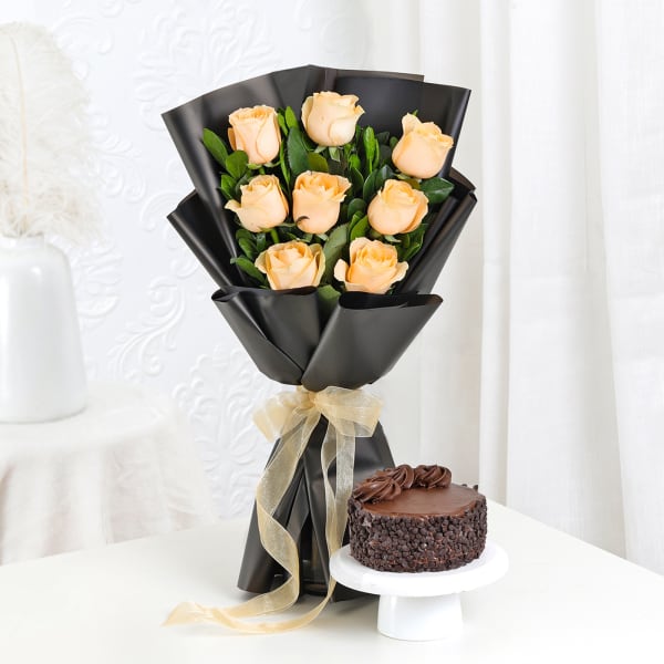 Peachy Delight - Peach Roses Bouquet With Mini Cake