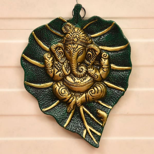 Peepal Leaf Ganesha Wall Hanging with Assorted Mewa Bites ...