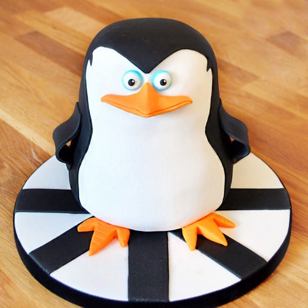 Penguin Fondant Cake (4 Kg)