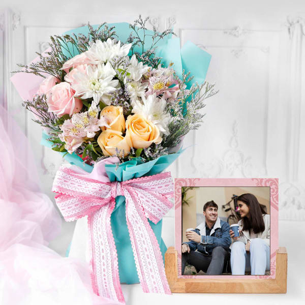 Personalized Friendship Day Floral Bliss And Frame Combo