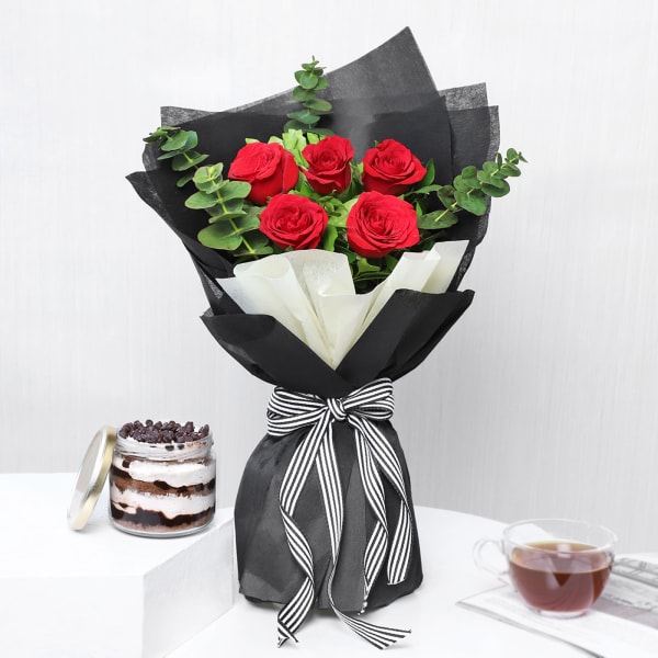 Premium Red Roses Bouquet With Jar Cake