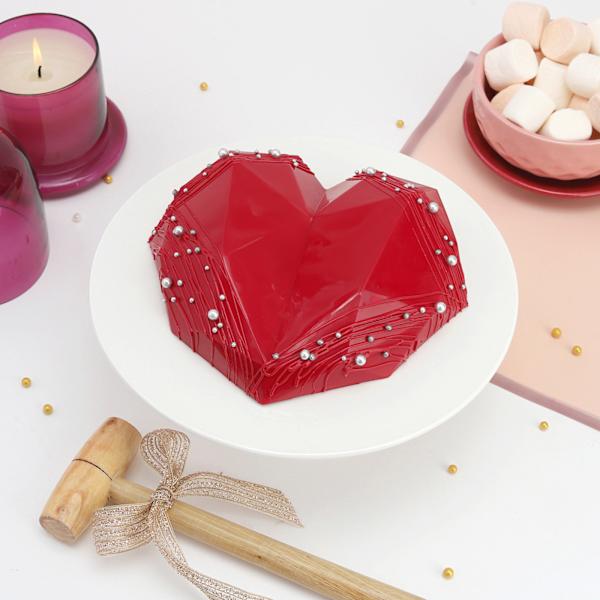 Red Heart Pinata Cake (1 Kg)