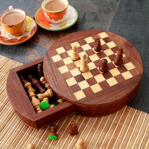 Round shape Chess and Checkers: Gift/Send Toys and Games ...