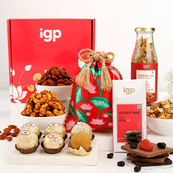 Savoury Treats And Sweets Fusion Gourmet Hamper