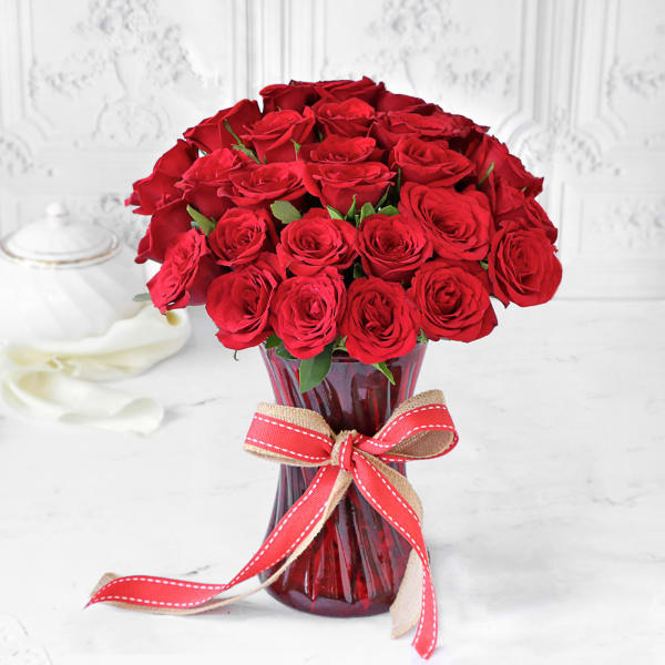 Order Scarlet Secret Arrangement Online at Best Price, Free Delivery|IGP Flowers