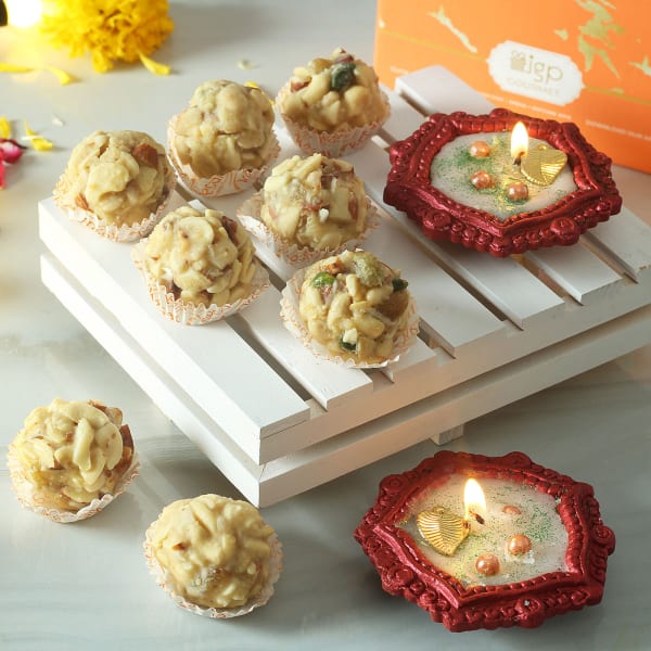 Set of 2 Decorative Clay Diya with Dry Fruit Ladoo (200 gms)