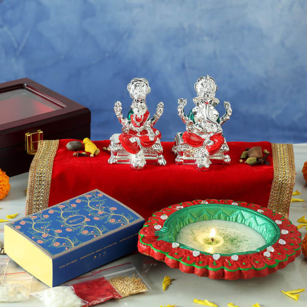 Silver Plated Laxmi Ganesha Idols with Big Clay Diya Hamper