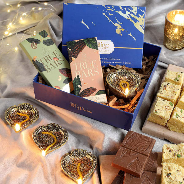 Soan Papdi With Chocolates Diwali Gift Tray