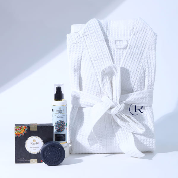Buy/Send Soothing Bath Essentials Hamper Personalized Online | IGP ...