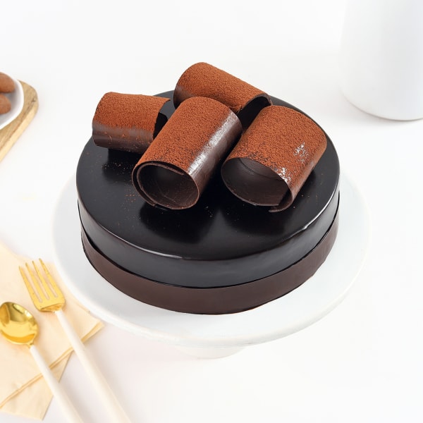 Sweet Temptations Chocolate Cake (1 Kg)