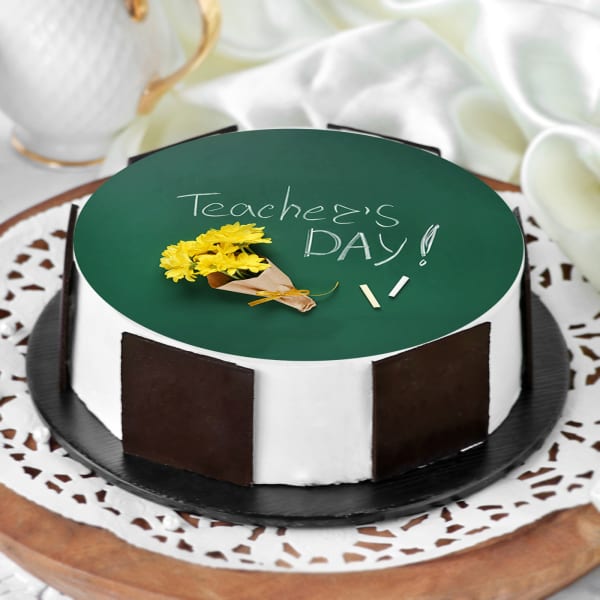 Teacher's Day Celebratory Cake (Half Kg)