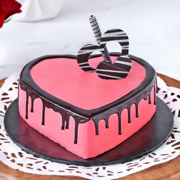 Valentine Strawberry Heart Cake (Half Kg)