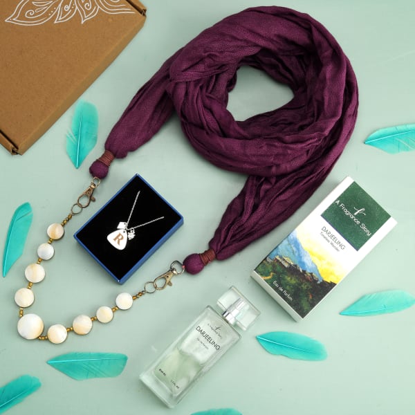 Vogue Hamper with Personalized Pendant