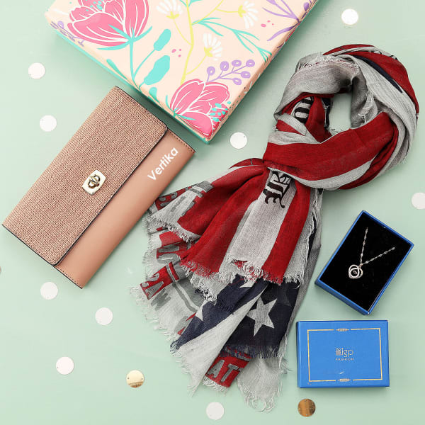 Vogue Hamper with Personalized Wallet
