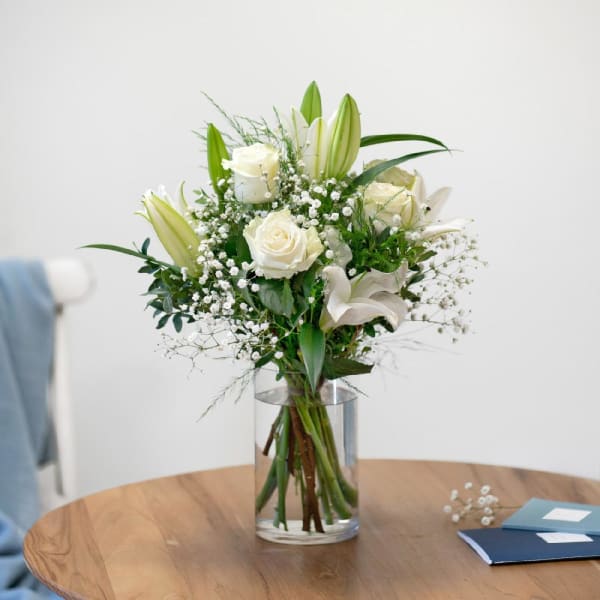 Buy/Send White Flower Arrangement Online | IGP | NID1319516