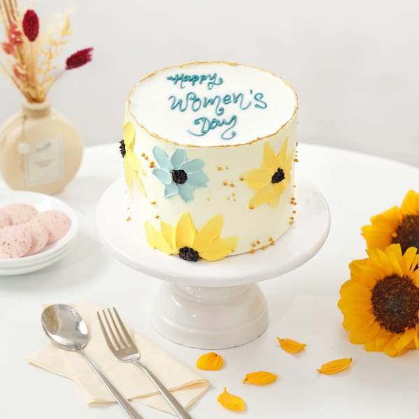 Women's Day Special Floral Cake (Half kg)