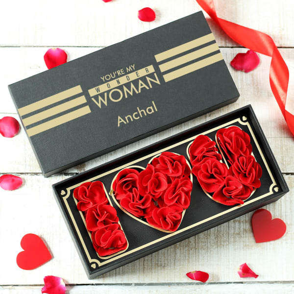 Wonder Woman Gift Box With Everlasting Roses