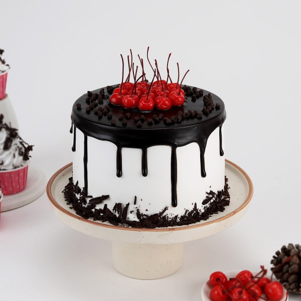 Yummy Black Forest Cake (600 Gm)