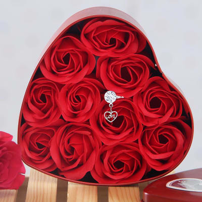 Love Gifts Online Ping For Her On Beautiful Love Ring With Artificial Roses In Heart Shaped Box