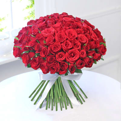 Order Bouquet Of Lovely 100 Red Roses Online At Best Price Free Delivery Igp Flowers