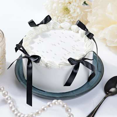 Classy Pearl & Ribbon Cake